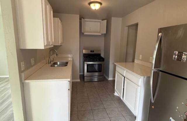 2 BED 1 BATH DUPLEX FOR LEASE NOW! Gallery 4