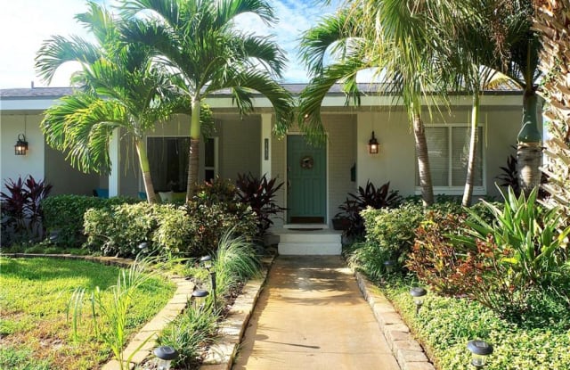 143 CATALAN BOULEVARD NE - 143 Catalan Boulevard Northeast, St. Petersburg, FL 33704