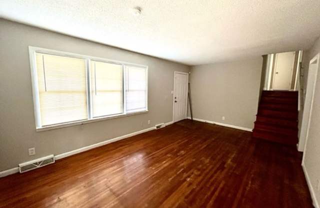 THREE BEDROOM/TWO BATH SPACIOUS HOME - CENTRAL LOCATION Gallery 4