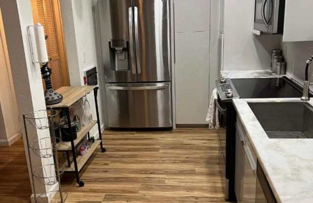 Golden Hill Living: Flexible 2BR Furnished or Unfurnished Options Gallery 3