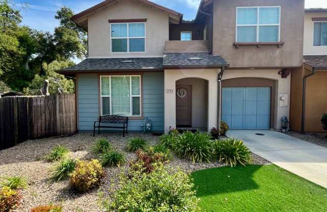 Oak Haven Village 3 Bedroom 2.5 Bath Single Family Home Available 9/11/2026 **DO NOT DISTURB TENANT** Gallery 1