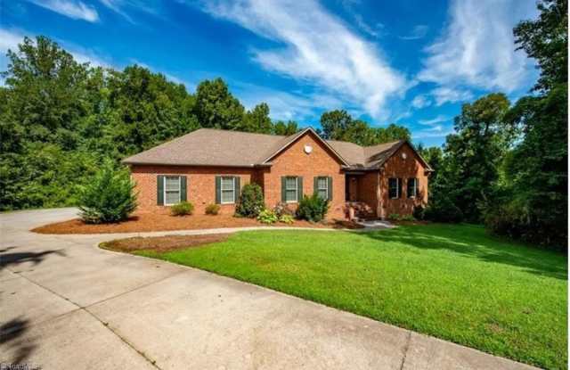 123 Pleasant Drive photos photos