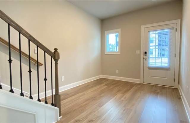 1040 Knoxboro Lane Gallery 3