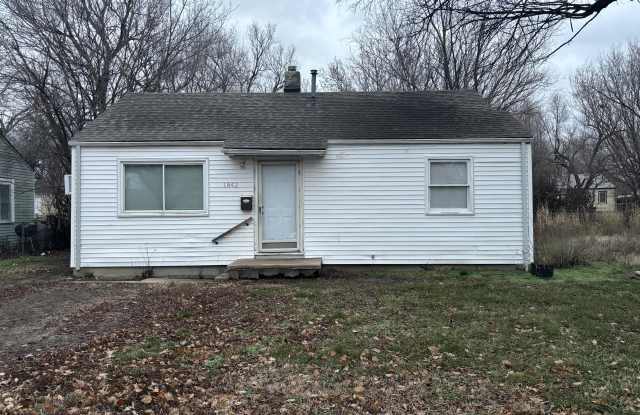 1842 N Poplar photos photos