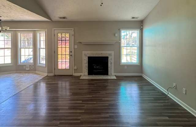 Charming 3 Bed 2 Bath Plus Bonus Room in Raeford Gallery 3
