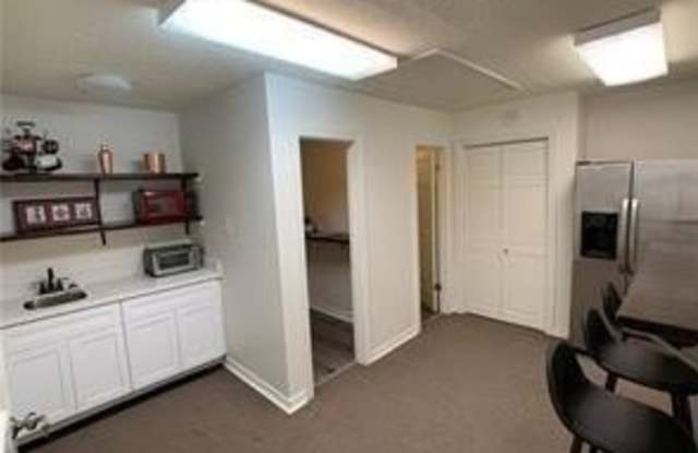 1322 CORPORATE SQUARE Drive Gallery 4