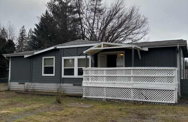 Spacious 3 Bedroom, 2 Bathroom Home with Covered Front Porch! Gallery 1