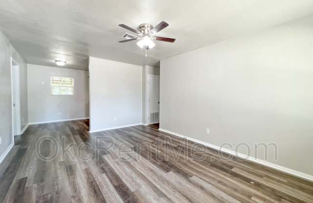 1900 N Mitchell Dr Gallery 4