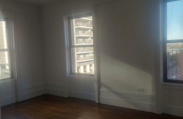 560 W 180th St photos photos