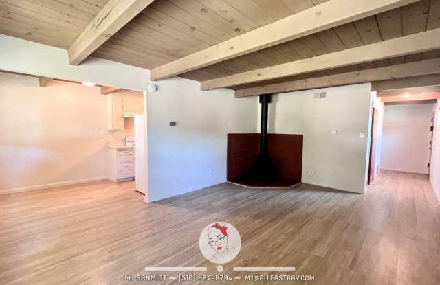 Top floor 3Bd/2Bth with huge patio, water/garbage/1 parking spot included! - 851 Liberty Street, El Cerrito, CA 94530