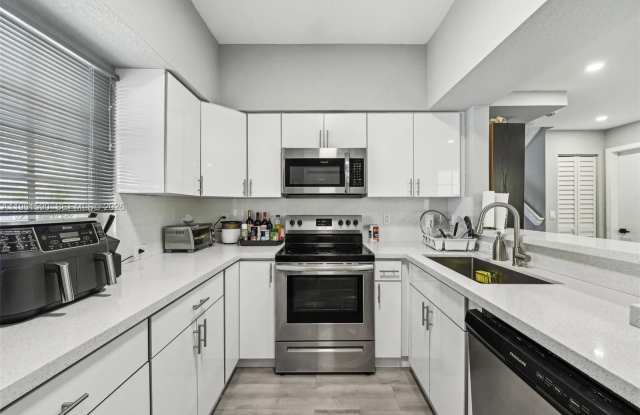 380 NW 20th St photos photos