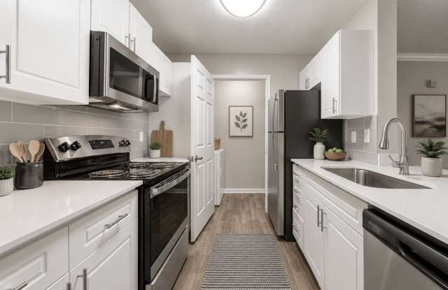 Alexander Crossing Apartments & Townhomes Gallery 2