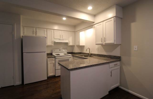 November FREE On This Updated 2 Bedroom 1.5 Bath Duplex In Olathe Gallery 4