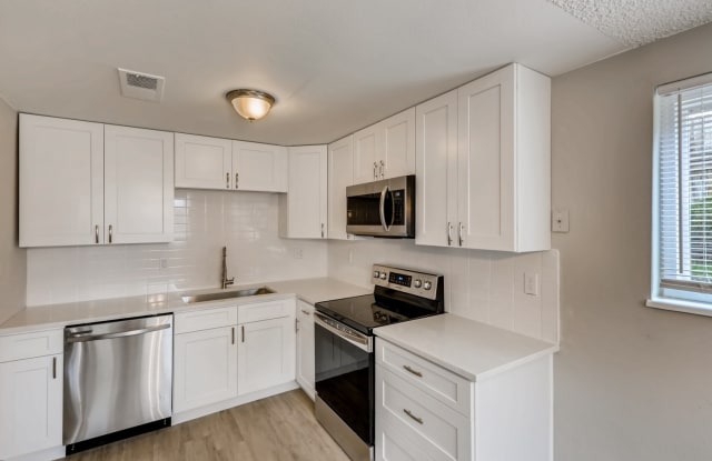 1723 N Robb St - 1723 Robb St, Lakewood, CO 80215