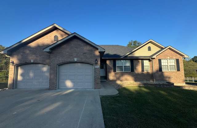 WELCOME HOME! - 172 Ridgeview Drive, St. Robert, MO 65584