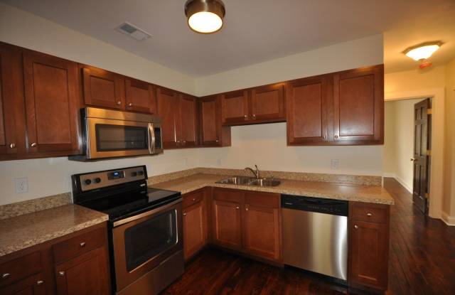 Now Pre-Leasing for Fall Semester 2026 - 618 Addison Avenue, Lexington, KY 40504