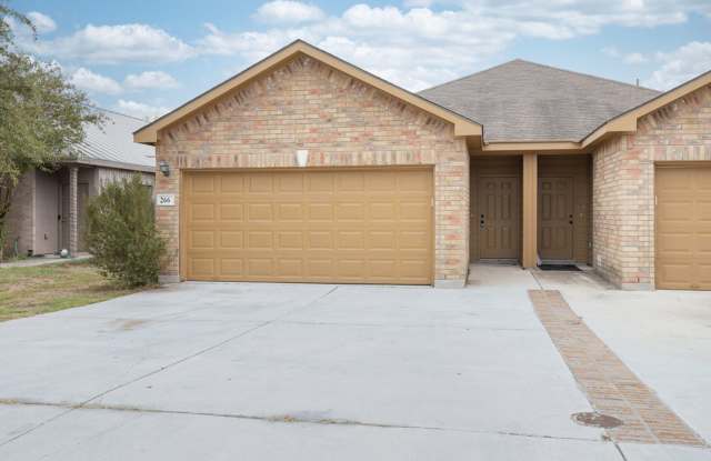 AVAILABLE NOW! 3 BEDROOM DUPLEX LOCATED IN NEW BRAUNFELS, TEXAS! photos photos