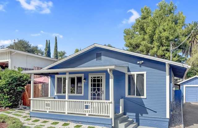Beautiful 2B/1BA Home in Escondido! - 220 East 10th Avenue, Escondido, CA 92025
