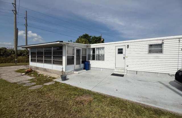 **FIRST MONTHS RENT FREE** 2 Bedroom Mobile home with Spacious yard! photos photos