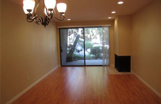 2542 W Macarthur Boulevard Gallery 3