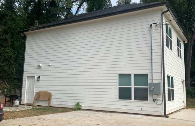 Four Bedroom Near Downtown Available for Pre-Lease! photos photos