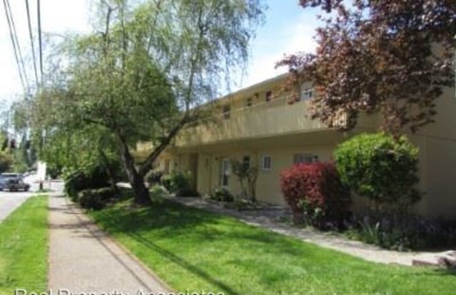 4725 40th Ave NE - 4725 40th Avenue Northeast, Seattle, WA 98105