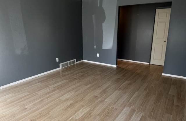 25568 Thomas Drive Gallery 2