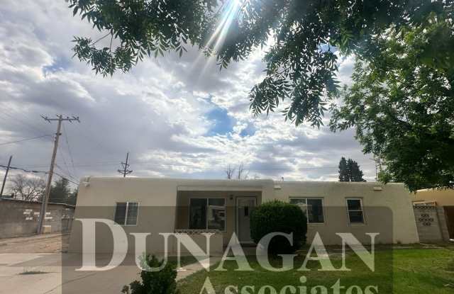 Spacious Pet Friendly, 3 bed/1 bath with Den. photos photos