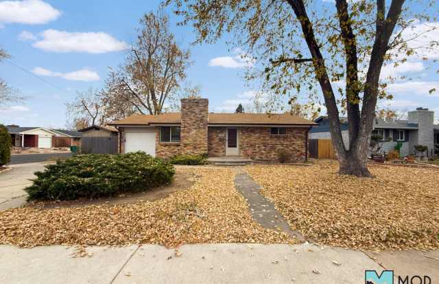$0 DEPOSIT OPTION. CHARMING BRICK RANCH WITH FINISHED BASEMENT ON LARGE CORNER LOT NEAR DOWNTOWN LITTLETON photos photos