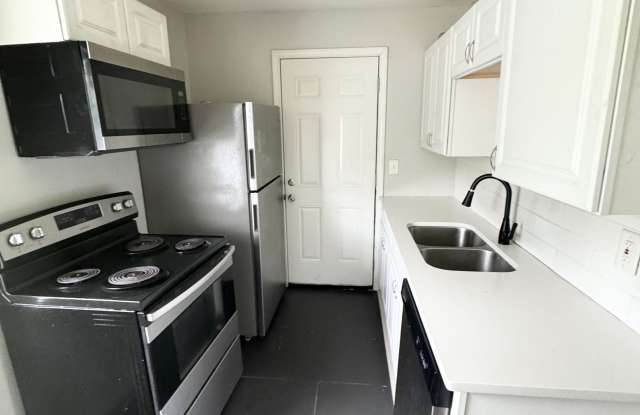 905 30th Avenue North - A Gallery 4