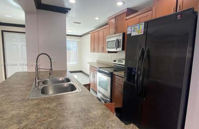 8239 NW 8th Court 3, Plantation, FL 33324 photos photos