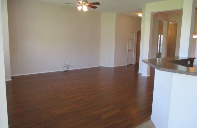 422 Creekwood Ct Gallery 2