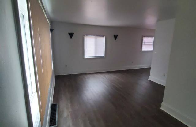 916 W Michigan Avenue Gallery 2