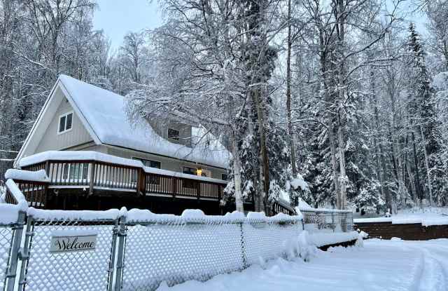 3-Bedroom Home / 3 Car Garage / Dog  Cat Friendly!! - 330 East Birch Hill Road, Steele Creek, AK 99712
