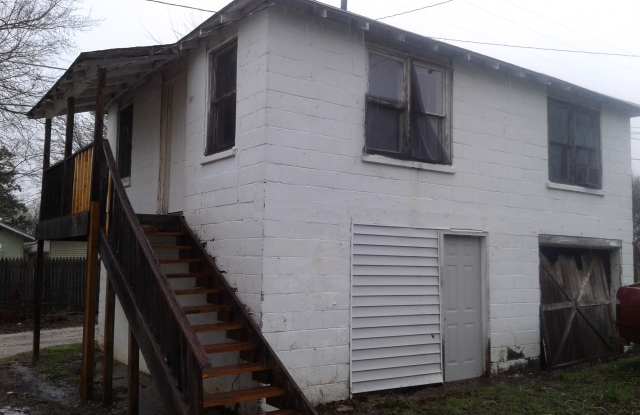 516 1/2 E 14th - 516 1/2 E 14th St, Ada, OK 74820