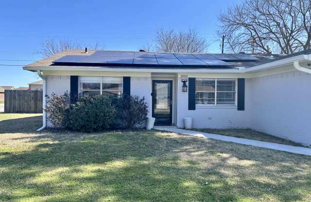 1010 Kent Drive - 1010 Kent Drive, Gainesville, TX 76240