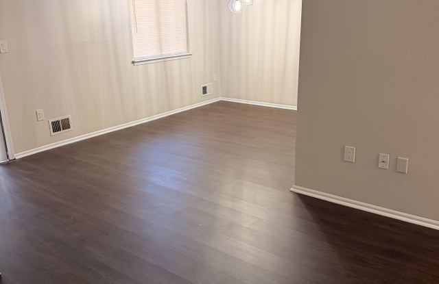 300 Joe Parker Rd Apt G Gallery 1