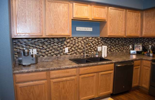 Beautiful 3 bedroom 2 1/2 bath Gallery 4