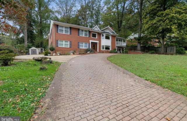 6421 WOODVILLE Drive Gallery 4