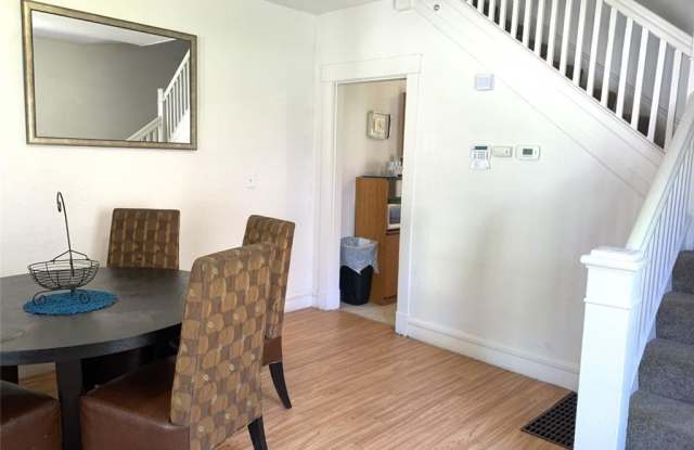 208 North Summit Street Gallery 4