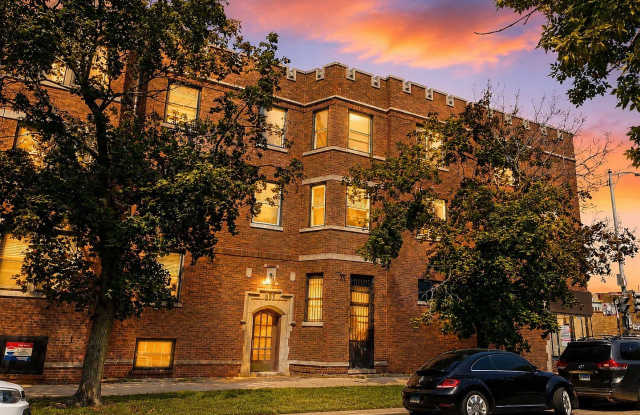 1648 W Albion Avenue Gallery 1