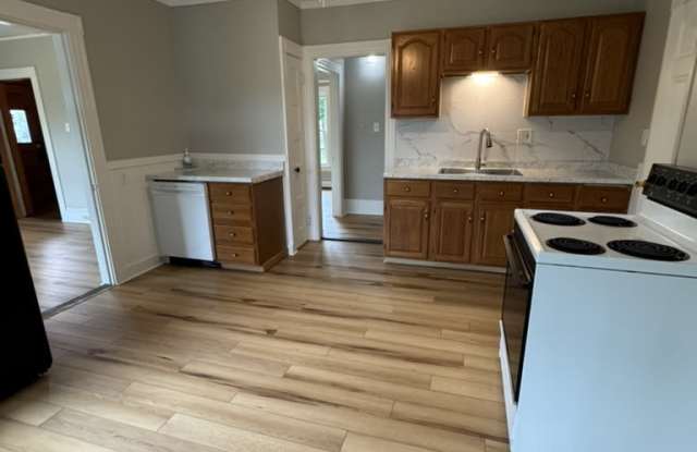 463 Mammoth Road photos photos