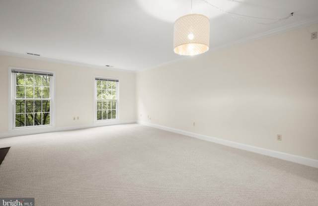 3287 SUTTON Place NW Gallery 4