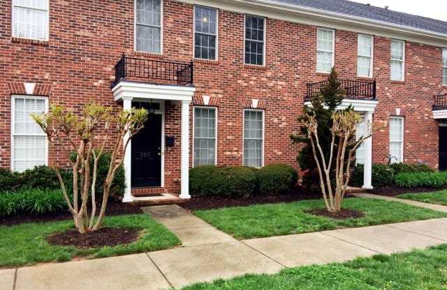 3 BR, 2.5BA Westerwood townhome convenient to downtown, Simeon Place-Greensboro College  UNC-G School of Music - 203 Crestland Avenue, Greensboro, NC 27401