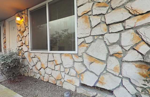 2 Bedroom Apartment ~ Near 9th Street ~ Small Pet Friendly - 112 Northeast Conifer Boulevard, Corvallis, OR 97330