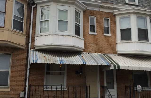 3-4 Bedroom 1 Bath with Parking and Laundry-York City SD Gallery 1