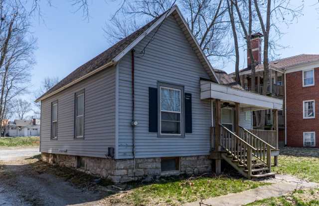 Remodeled 3 bedroom home with working fireplace! Gallery 3