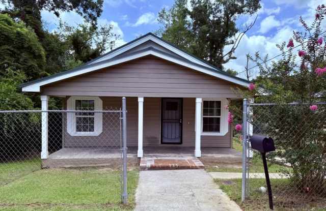 911 7Th Street - 911 7Th Street, Quincy, FL 32351
