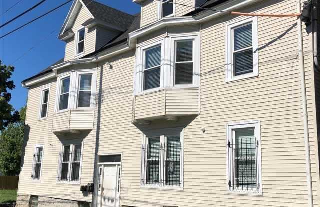 355 Plymouth Avenue unit: 2 photos photos