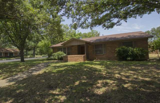 ***Amazing Home-Walk to UNT*** - 1828 Westchester Street, Denton, TX 76201